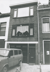 863393 Gezicht op de voorgevel van het pand Lange Koestraat 47 in Wijk C te Utrecht.